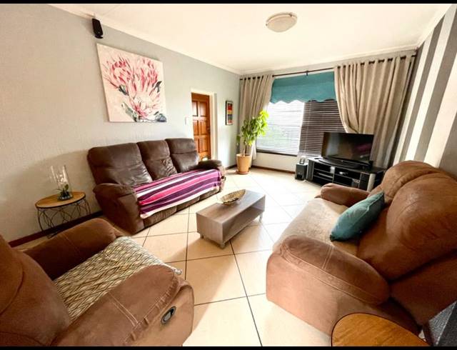 2 BEDROOM TOWNHOUSE FOR SALE IN RANGEVIEW